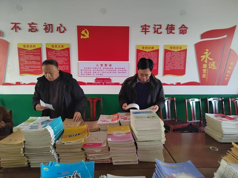 郾城区教育局教研室督查龙城中学教学常规 赋能教育高质量发展